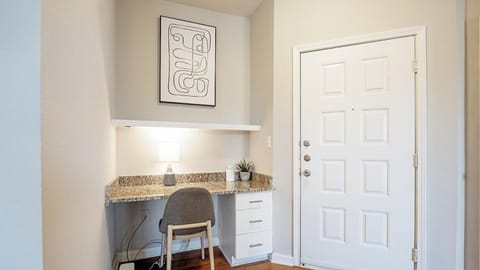 Landing Modern Apartment with Amazing Amenities (ID8999X85) Apartment in Mount Pleasant