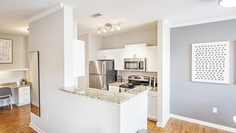 Landing Modern Apartment with Amazing Amenities (ID8999X85) Apartment in Mount Pleasant