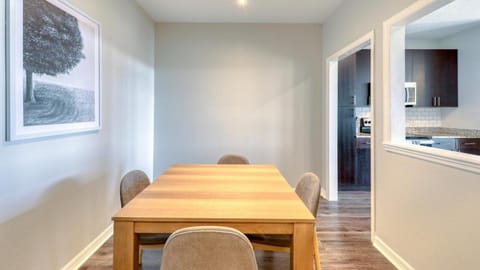 Landing Modern Apartment with Amazing Amenities (ID7781X02) Apartment in Town N Country