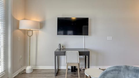 Landing Modern Apartment with Amazing Amenities (ID7781X02) Apartment in Town N Country