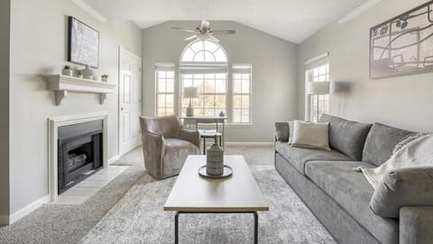 Landing Modern Apartment with Amazing Amenities (ID8483X95) Apartment in Collierville