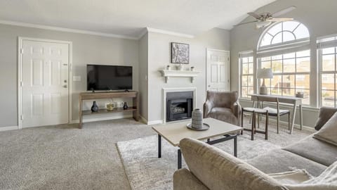 Landing Modern Apartment with Amazing Amenities (ID8483X95) Apartment in Collierville