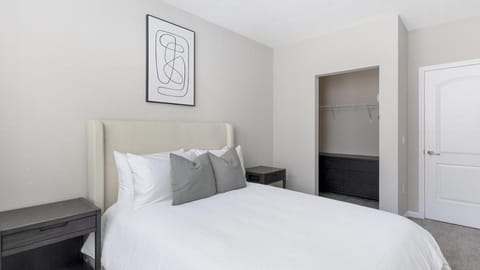 Landing Modern Apartment with Amazing Amenities (ID8750X25) Apartment in Worthington