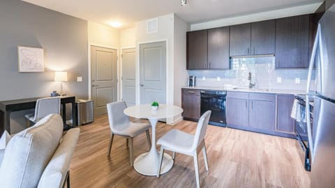 Landing Modern Apartment with Amazing Amenities (ID7516X47) Apartment in Highlands Ranch