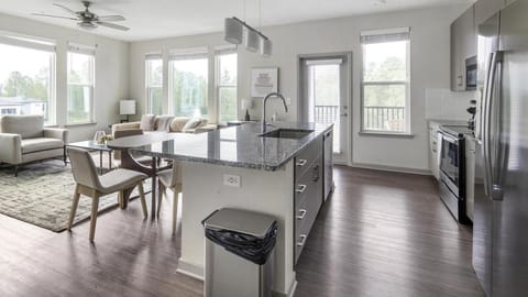 Landing Modern Apartment with Amazing Amenities (ID8935X21) Apartment in Jacksonville