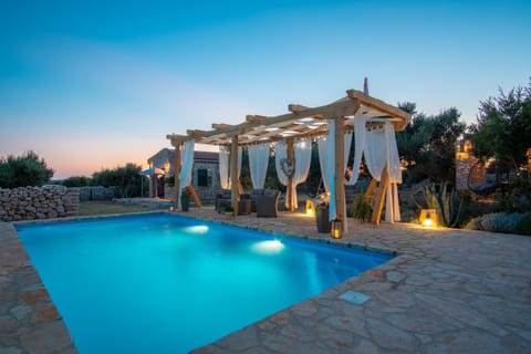 Swimming pool, Location, children, Family
