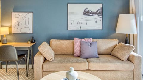 Landing Modern Apartment with Amazing Amenities (ID8221X58) Apartment in Casas Adobes