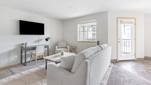 Landing Modern Apartment with Amazing Amenities (ID1221X280) Apartment in Vancouver