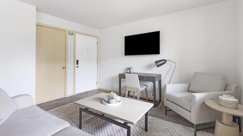 Landing Modern Apartment with Amazing Amenities (ID1221X280) Apartment in Vancouver