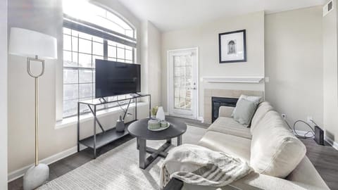 Landing Modern Apartment with Amazing Amenities (ID7578X85) Apartment in Highlands Ranch