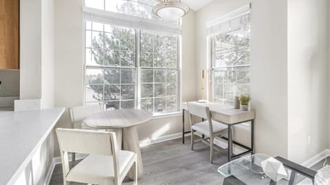 Landing Modern Apartment with Amazing Amenities (ID7578X85) Apartment in Highlands Ranch