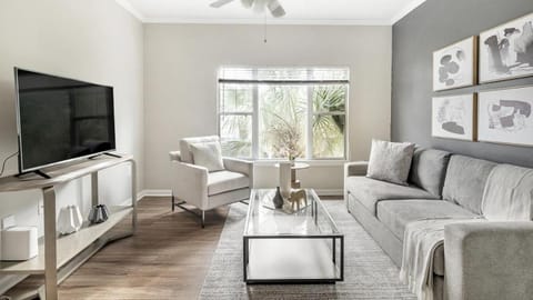 Landing Modern Apartment with Amazing Amenities (ID1278X879) Apartment in Sanford