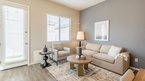 Landing Modern Apartment with Amazing Amenities (ID7894X89) Apartment in Estrella Village