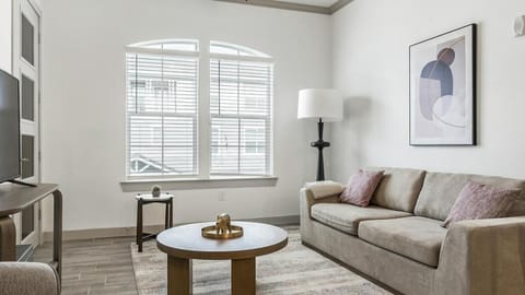 Landing Modern Apartment with Amazing Amenities (ID8815X52) Apartment in El Paso