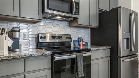 Landing Modern Apartment with Amazing Amenities (ID8815X52) Apartment in El Paso