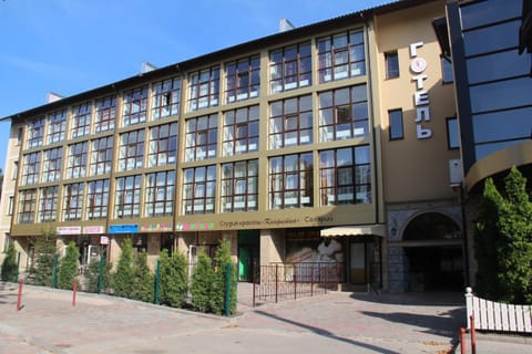 Facade/entrance