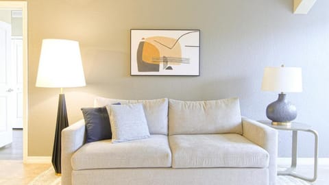 Landing Modern Apartment with Amazing Amenities (ID8368X45) Apartment in Tampa Bay