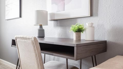 Landing Modern Apartment with Amazing Amenities (ID8175X59) Apartment in Fort Myers