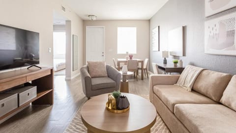 Landing Modern Apartment with Amazing Amenities (ID8175X59) Apartment in Fort Myers