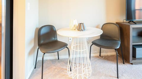 Landing Modern Apartment with Amazing Amenities (ID7380X13) Apartment in Maplewood