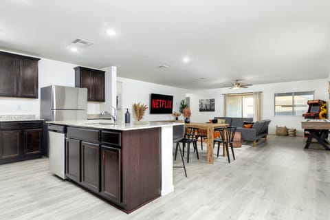 TV and multimedia, Kitchen or kitchenette, Living room, Seating area, Dining area, dishwasher, fireplace