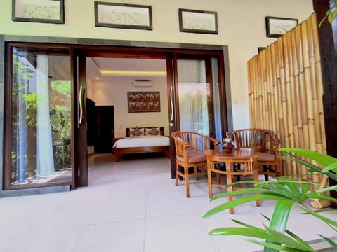 Patio, Photo of the whole room