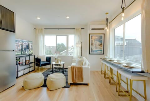 Seattle Charm, near university,3 BR,W&D, fast wifi Apartment in Lake Union