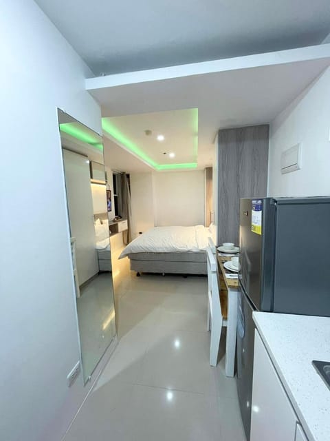 Bed, Kitchen or kitchenette, Photo of the whole room