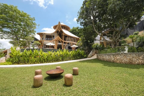 Property building, Garden, Garden view, Swimming pool