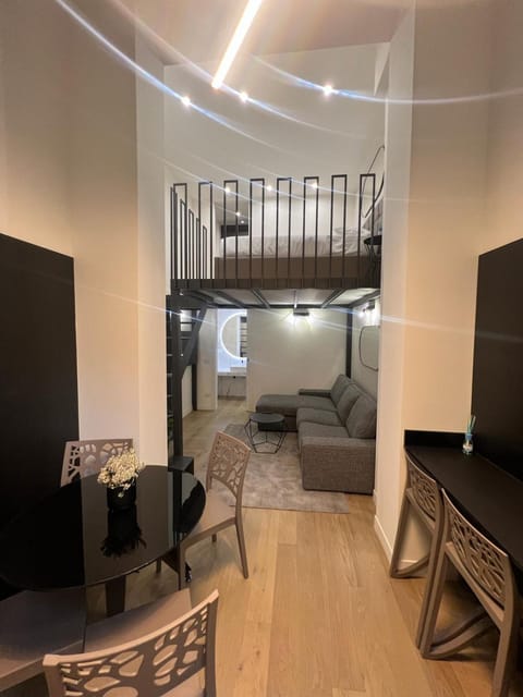 Bed, Living room, Seating area, Dining area, Bedroom, hair dresser