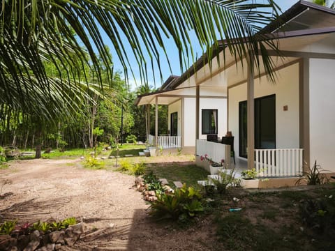 Property building, Spring, Day, Garden, Garden view
