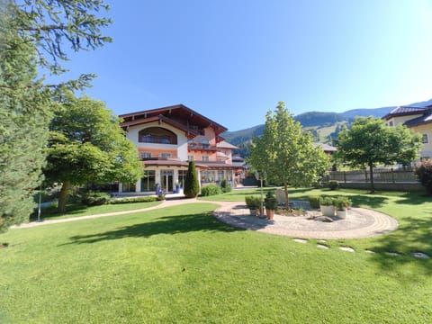 Property building, Summer, Garden, Spa and wellness centre/facilities