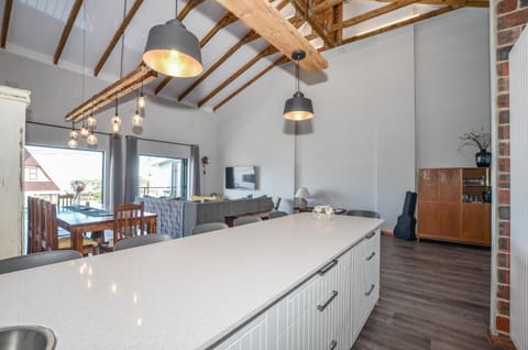 The Neighbours - Kleinmond House in Western Cape