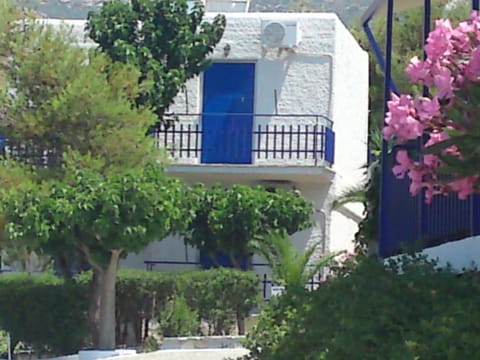 Facade/entrance, Garden