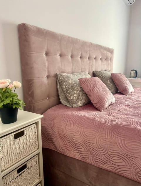 Seating area, Bedroom