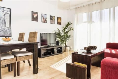 TV and multimedia, Living room, Seating area, Dining area