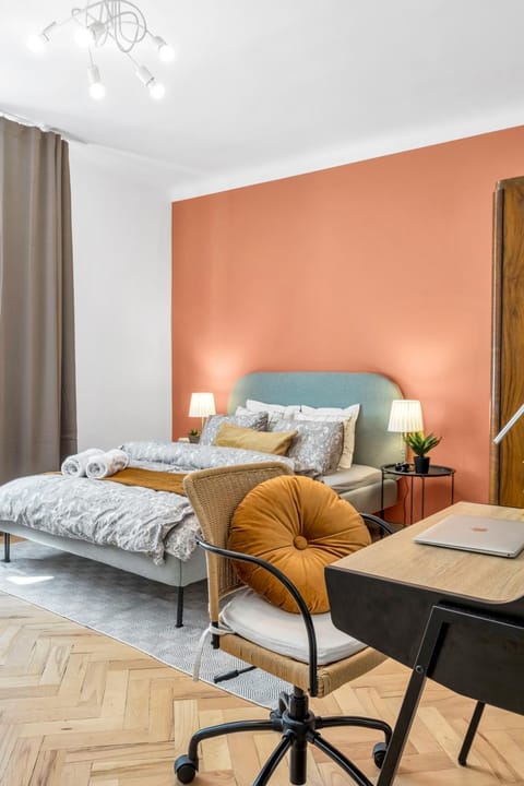 Bed, Photo of the whole room, Bedroom
