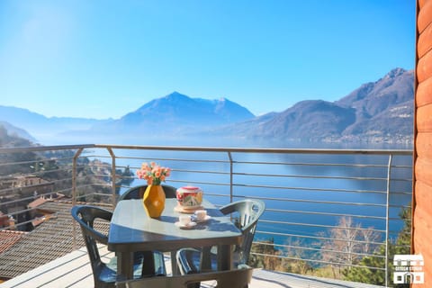 Day, Natural landscape, View (from property/room), Balcony/Terrace, Dining area, Lake view, Mountain view