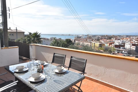Natural landscape, View (from property/room), Balcony/Terrace, City view, Sea view