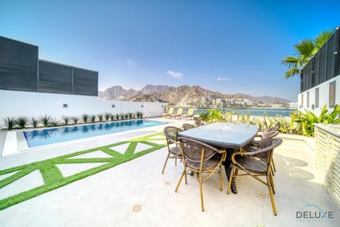 Mountain view, Pool view