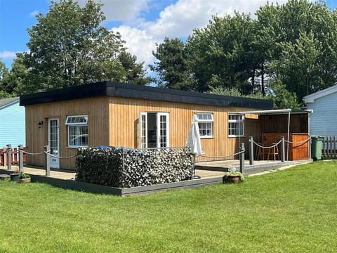 Property building, Natural landscape, Garden, Garden view