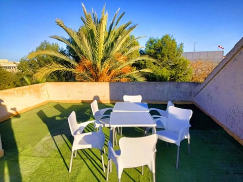 Property building, Balcony/Terrace, Living room