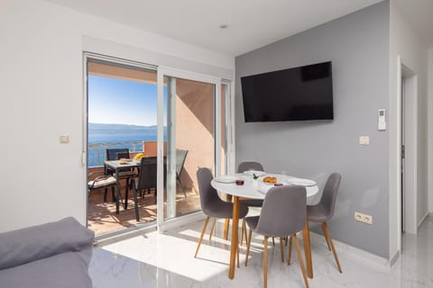 View (from property/room), Balcony/Terrace, Living room, Seating area, Dining area, Sea view