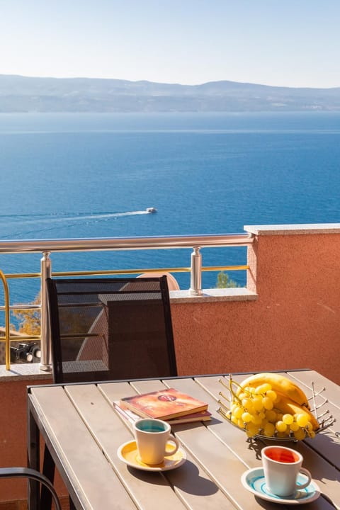 Day, View (from property/room), Balcony/Terrace, Seating area, Sea view