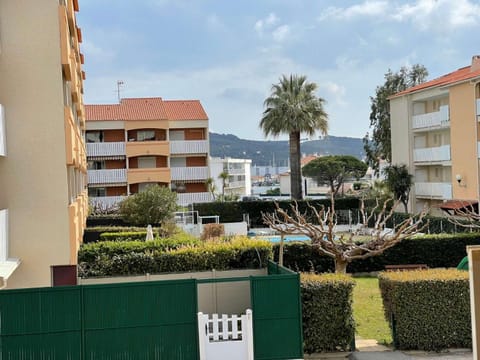 2 chambres au coeur de la station balnéaire, plage de sable Apartment in La Seyne-sur-Mer