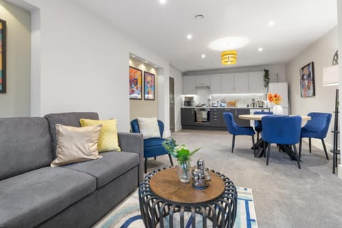 Kitchen or kitchenette, Living room, Seating area, Dining area, minibar, pet friendly