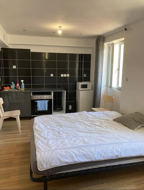 Studi 400 Vieux Port Opéra Apartment in Marseille