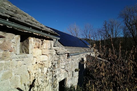 Gîte éco-responsable exceptionnel pour 6 ou 8 personnes secteur gorges du Tarn House in Auvergne-Rhône-Alpes