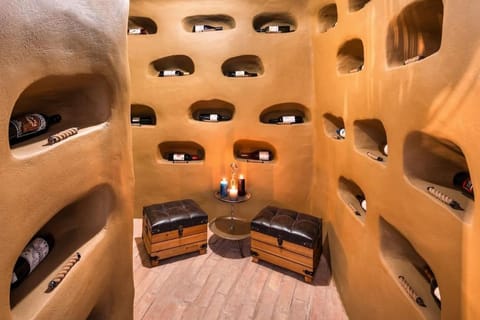 Mystagoge Retreat cave with an indoor pool and gym Villa in Mesaria