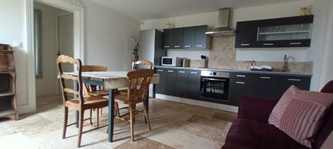 Kitchen or kitchenette, Living room, Seating area, stove, toaster